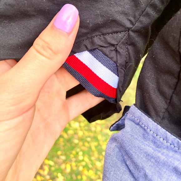 ✨ TOMMY HILFIGER BLOUSE ✨ - Picture 4 of 4